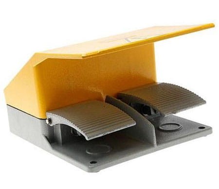 Przełącznik nożny SFMS-15 podwójny z osłoną